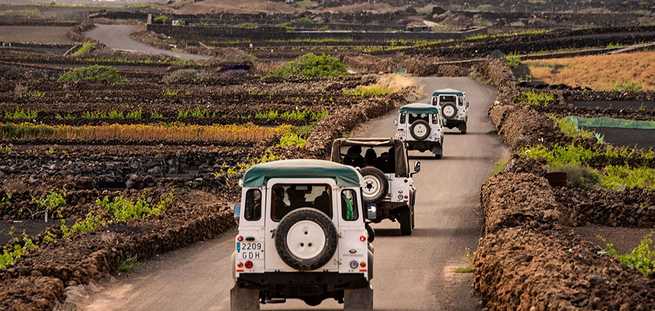 Wulkaniczny krajobraz na wycieczce Jeep Safari na Lanzarote