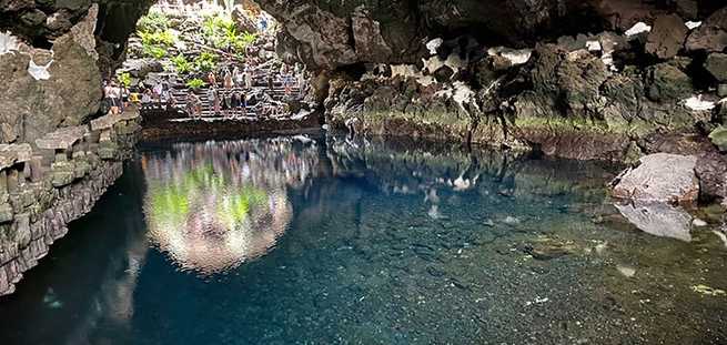 Excursion to the Jameos del Agua in Lanzarote by Jeep Safari