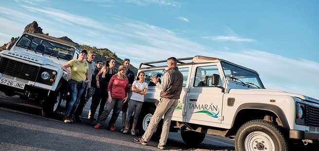 Excursionists and a guide on the Jeep Safari to Teide