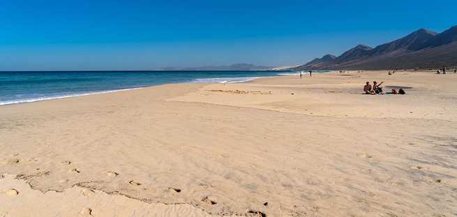 Route à travers la plage de Cofete à Fuerteventura en Jeep Safari