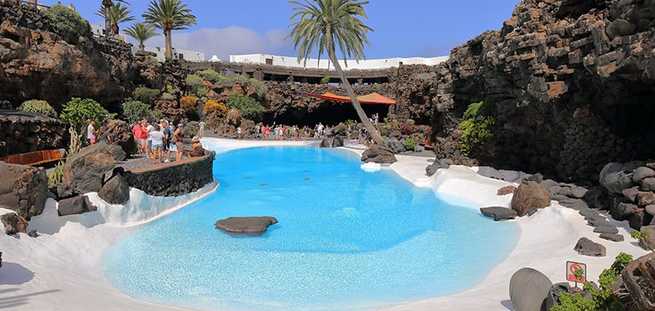 Ausflug zu Jameos del Agua auf Lanzarote mit der Jeep Safari