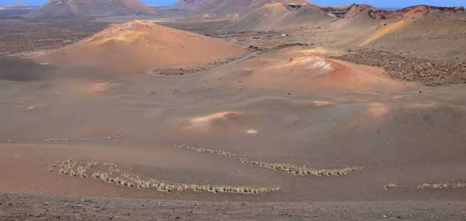 Visiting Lanzarote volcanoes on the Jeep Safari Volcanic Route