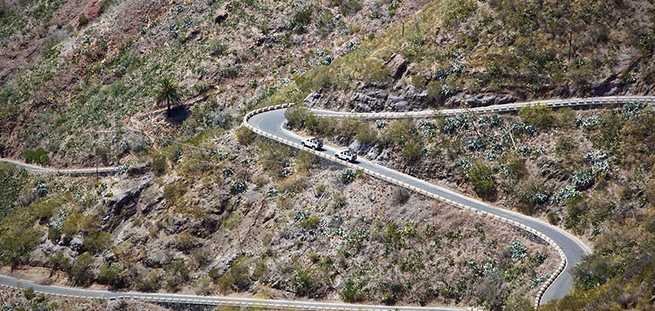 Curvas en la carretera hacia Masca en jeep en privado