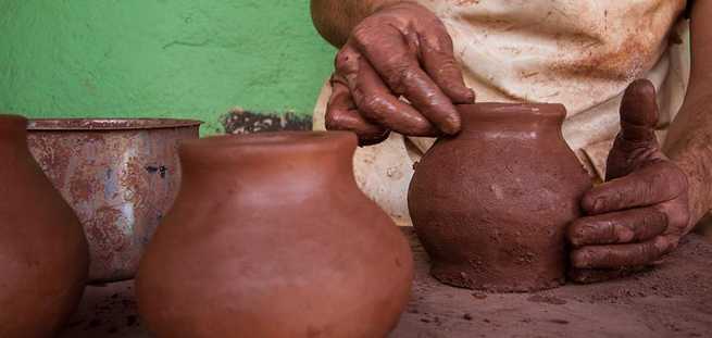 Clay vessels manufacturing process on La Gomera privately